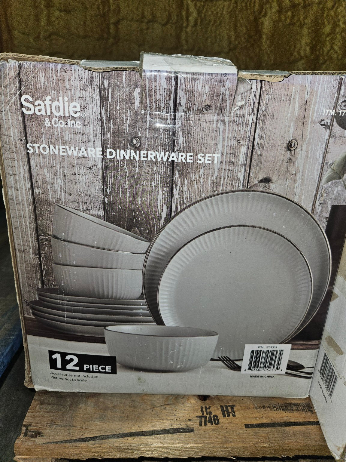 Safdie & Co 12-piece stoneware dinnerware set box